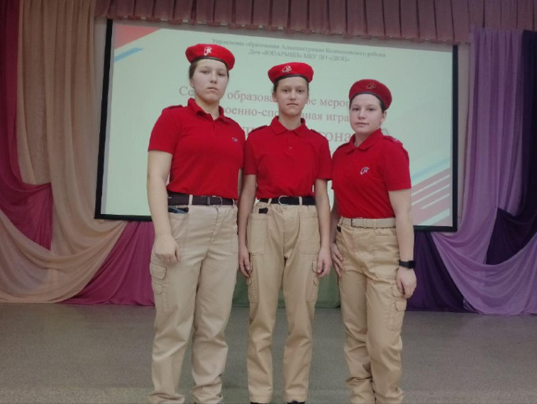 Девушки в погонах.